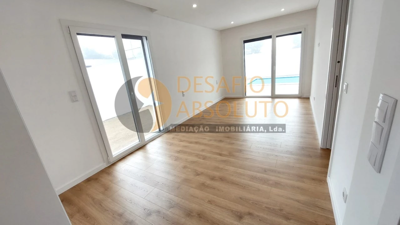 Moradia T4 para Venda em Fernao Ferro Foto 11