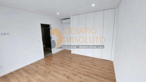 Moradia T4 para Venda em Fernao Ferro