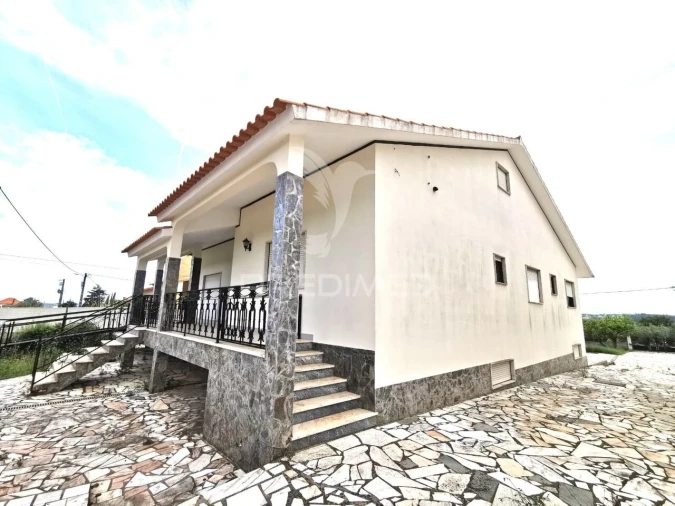 Moradia T5 para Venda em São João Baptista e Santa Maria dos Olivais Foto 3