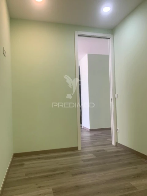Apartamento T4 para Venda em Mafamude e Vilar do Paraíso