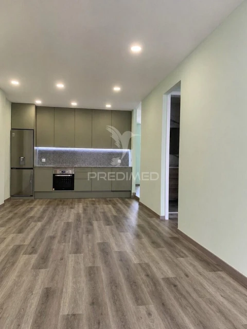Apartamento T4 para Venda em Mafamude e Vilar do Paraíso