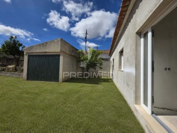 Moradia T3 para Venda em Meia Via