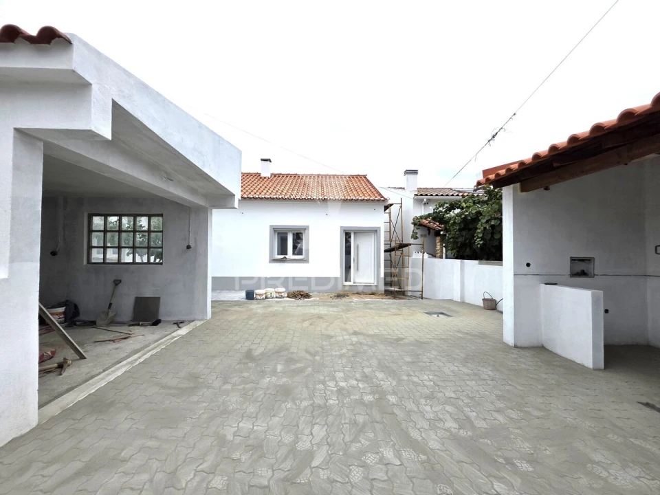 Moradia T3 para Venda em Meia Via Foto 1