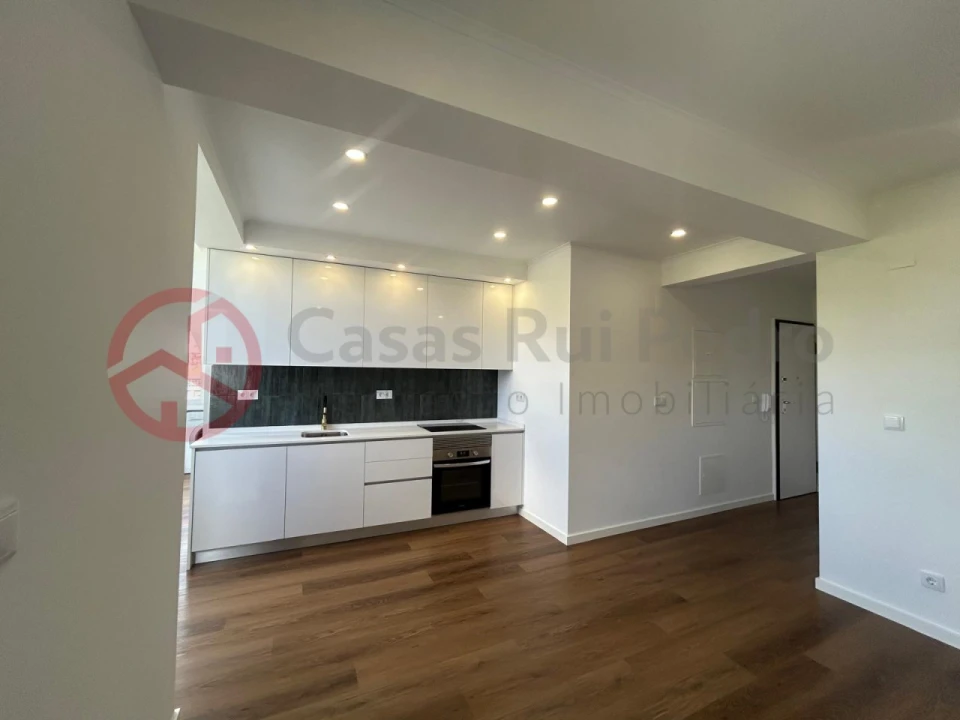Apartamento T2 para Venda em Venteira Foto 2