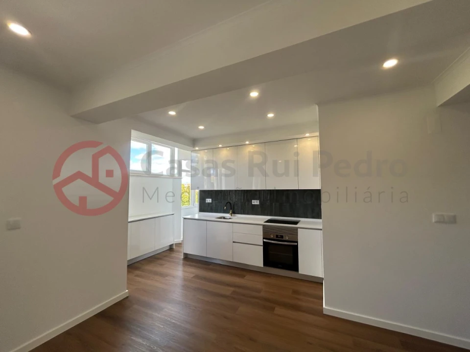 Apartamento T2 para Venda em Venteira Foto 3
