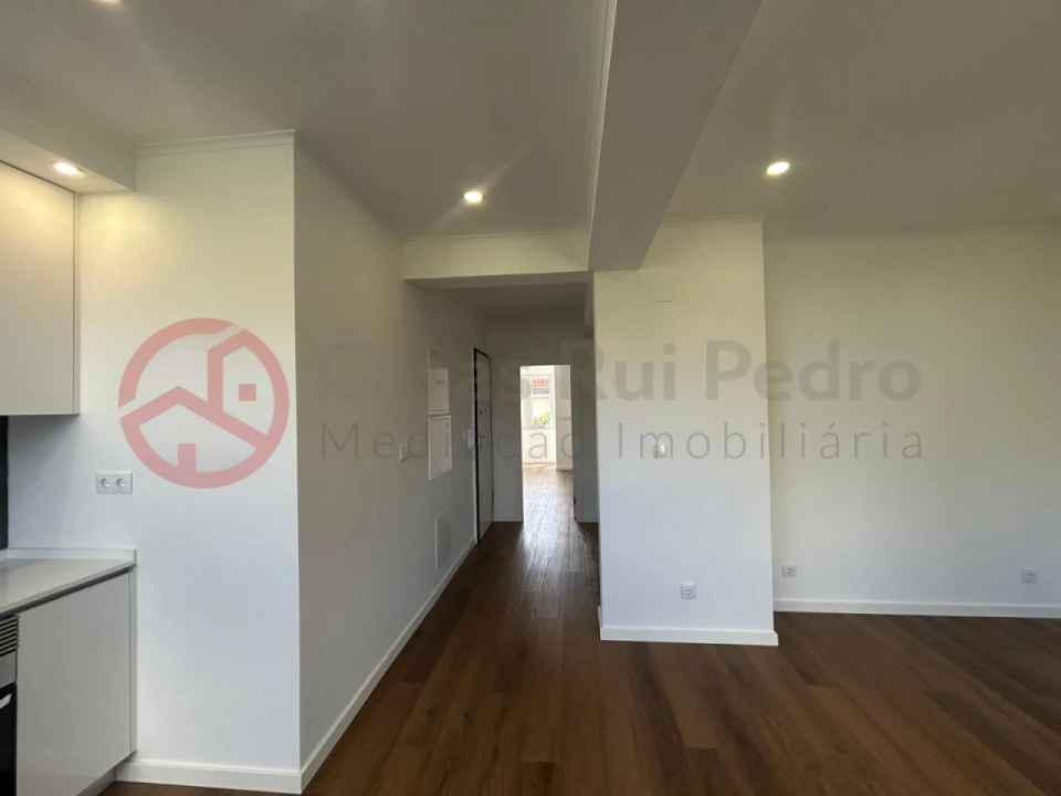 Apartamento T2 para Venda em Venteira Foto 6