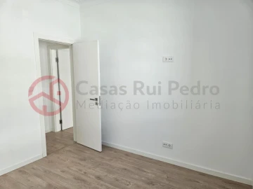 Apartamento T2 para Venda em Venteira