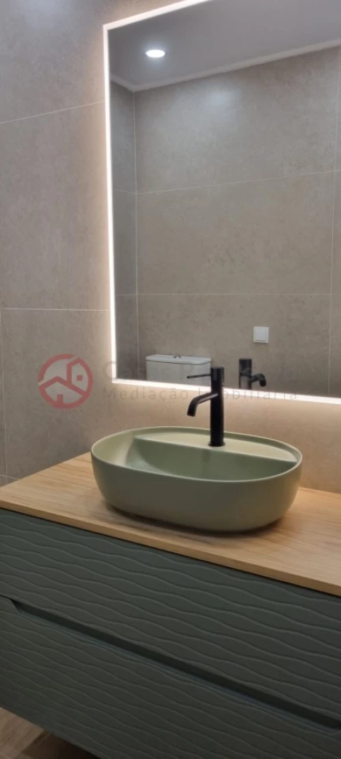 Apartamento T2 para Venda em Venteira