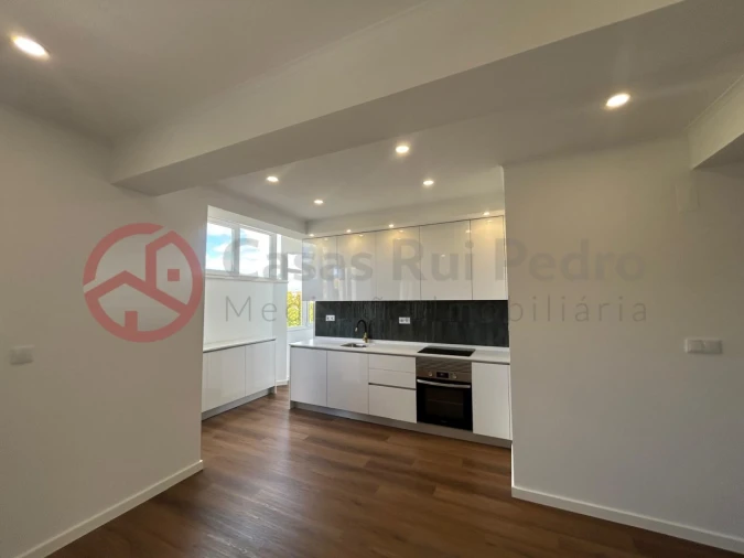 Apartamento T2 para Venda em Venteira Foto 3