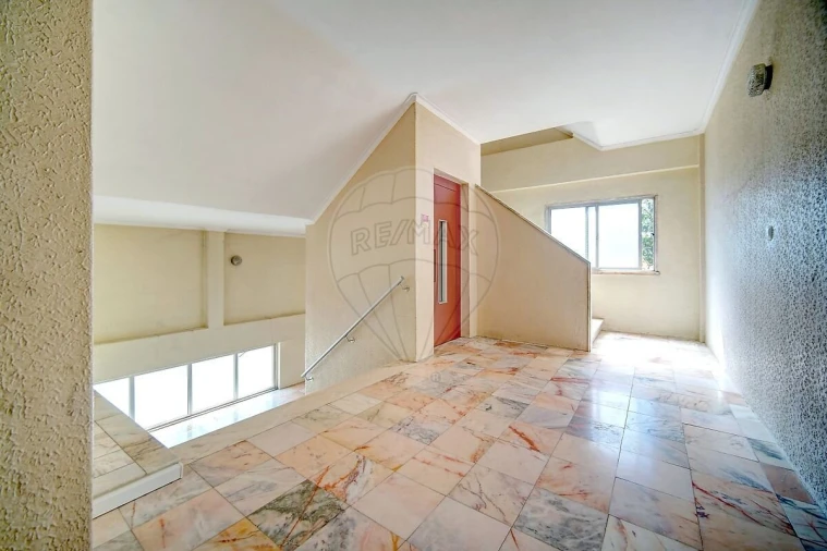 Apartamento T2 para Venda em Venteira Foto 2