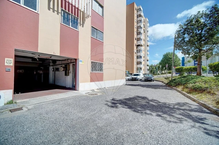 Apartamento T2 para Venda em Venteira Foto 25