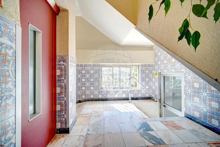 Apartamento T2 para Venda em Venteira Foto 4