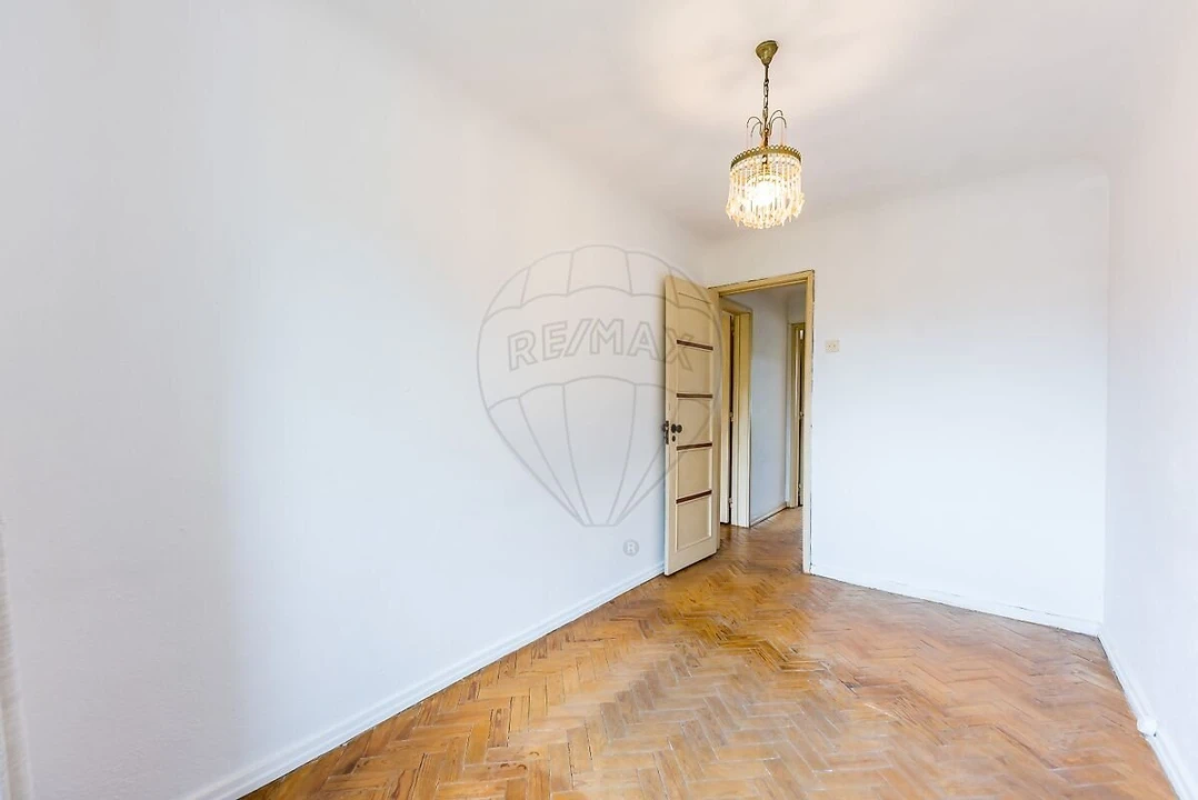 Apartamento T2 para Venda em Benfica Foto 9