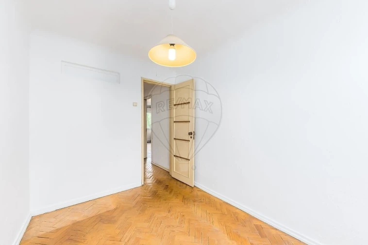 Apartamento T2 para Venda em Benfica Foto 7