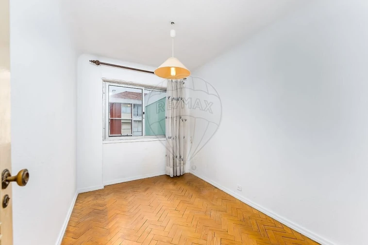 Apartamento T2 para Venda em Benfica Foto 6