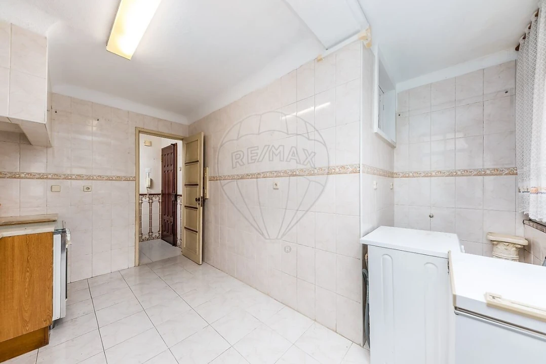 Apartamento T2 para Venda em Benfica Foto 3