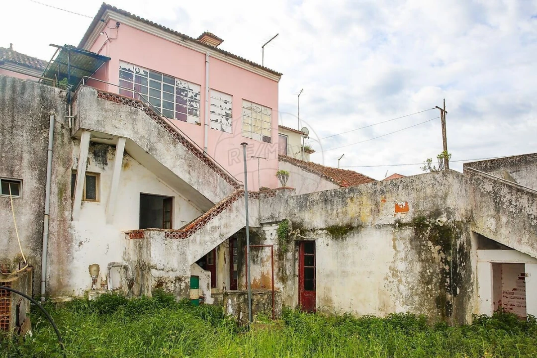 Prédio para Venda em Vila Nova da Rainha Foto 40