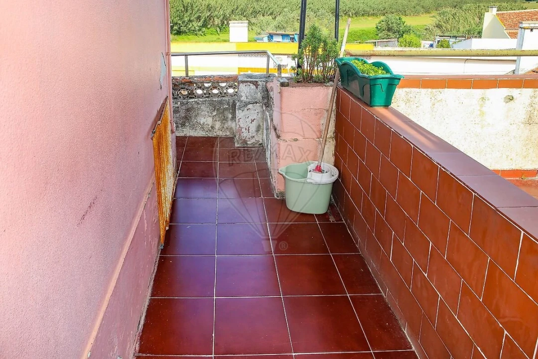 Prédio para Venda em Vila Nova da Rainha Foto 19