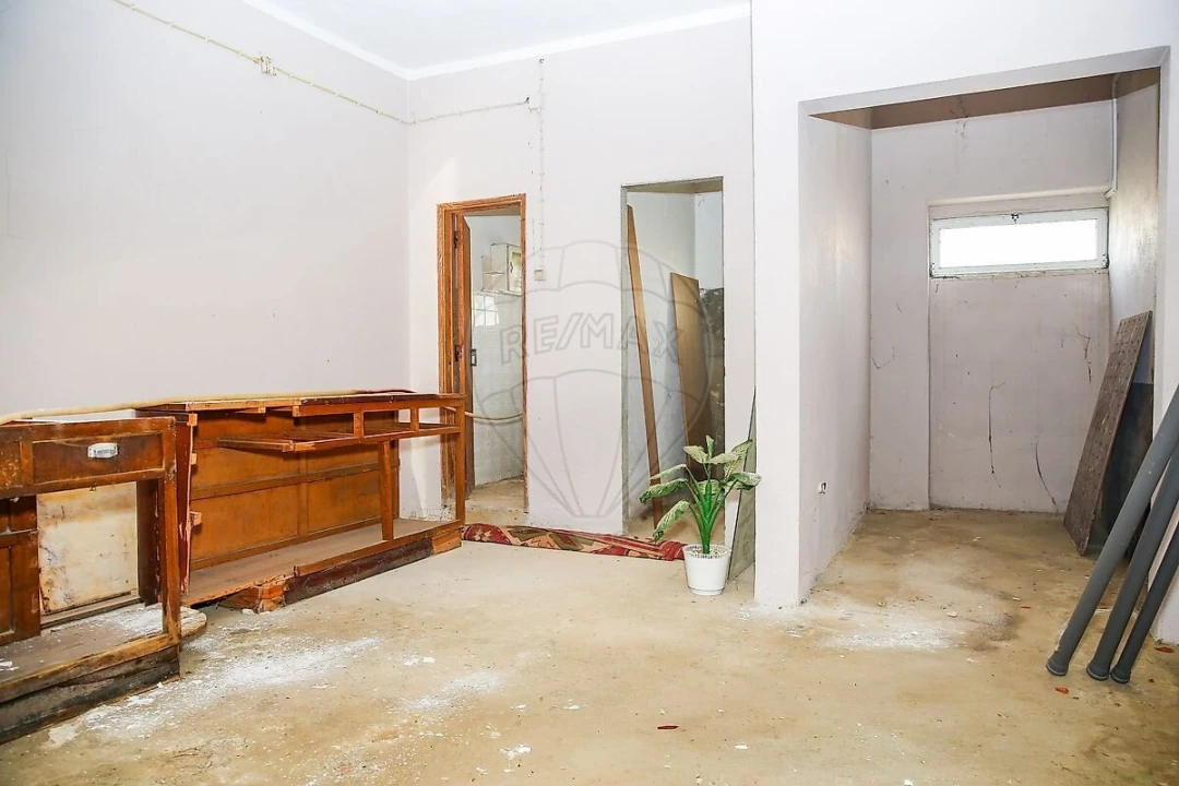 Prédio para Venda em Vila Nova da Rainha Foto 23