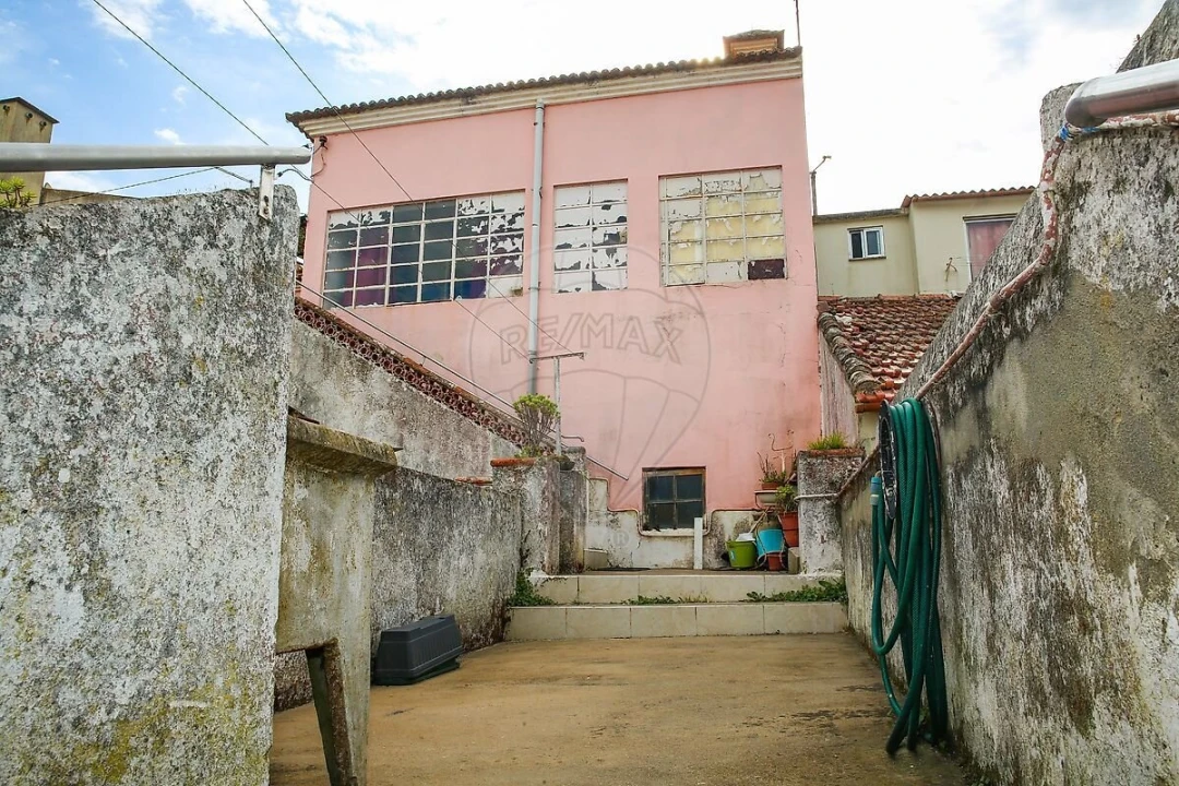 Prédio para Venda em Vila Nova da Rainha Foto 36
