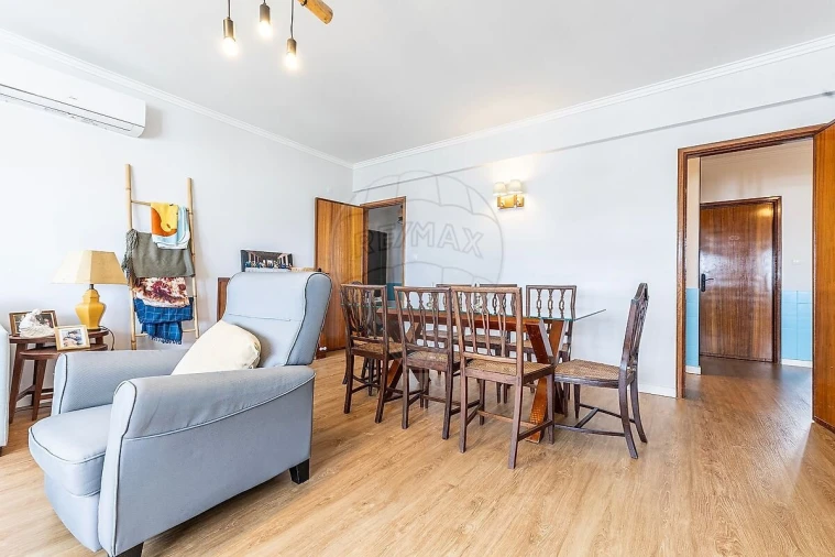 Apartamento T3 para Venda em Algés, Linda-A-Velha e Cruz Quebrada-Dafundo Foto 2