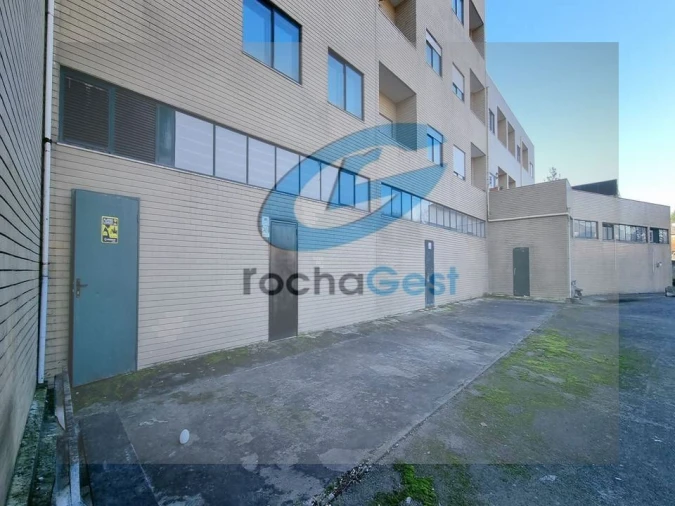 Loja para Arrendamento em Valongo Foto 7