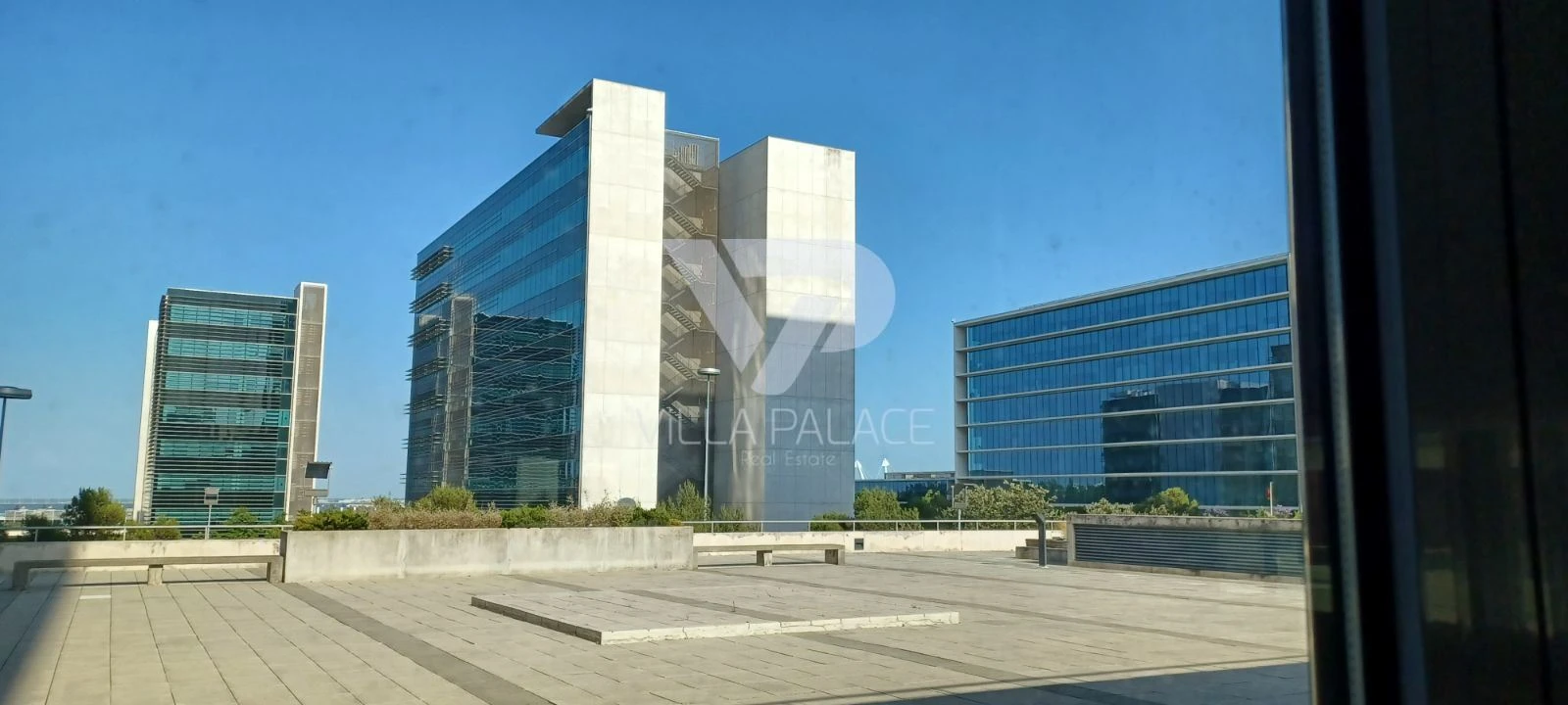 Loja para Venda em Parque das Nações Foto 1