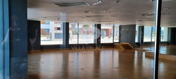 Loja para Venda em Parque das Nações