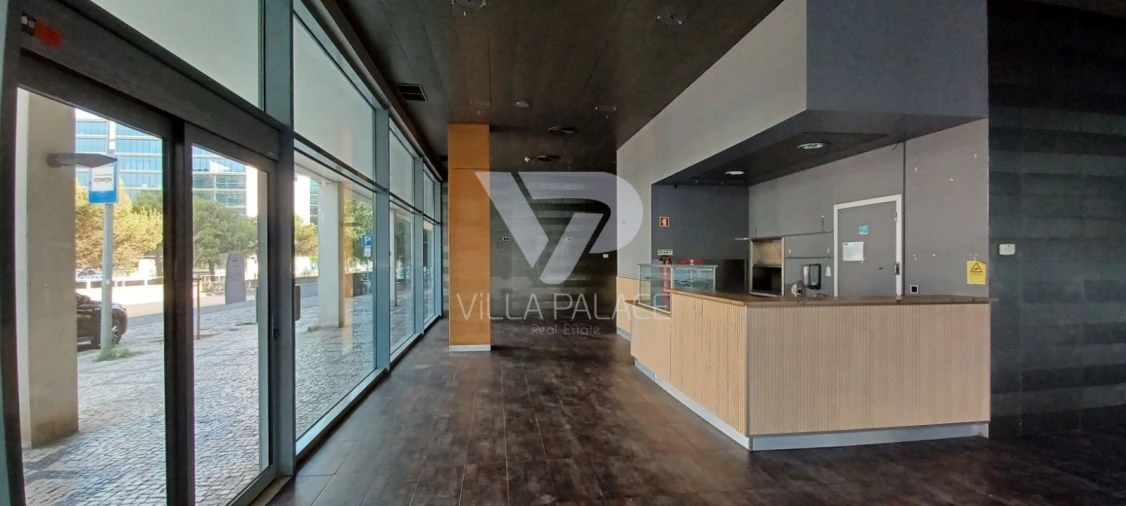 Loja para Venda em Parque das Nações Foto 4