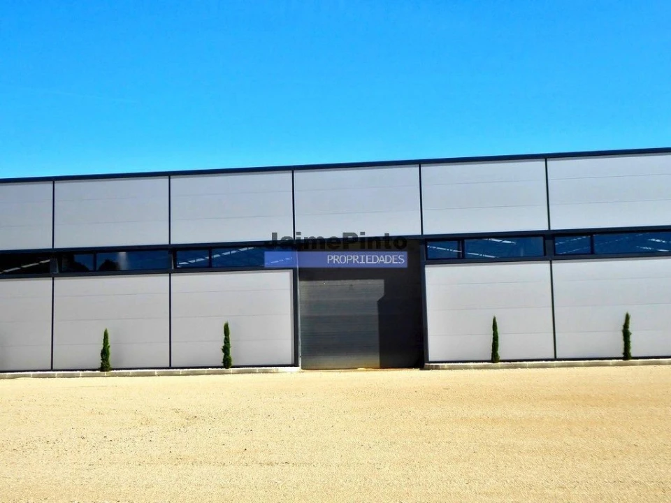 Armazém para Venda em Paramos Foto 1