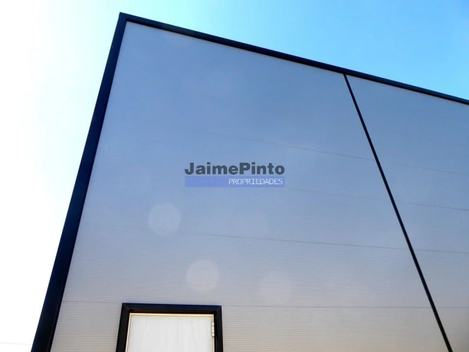 Armazém para Venda em Paramos Foto 2