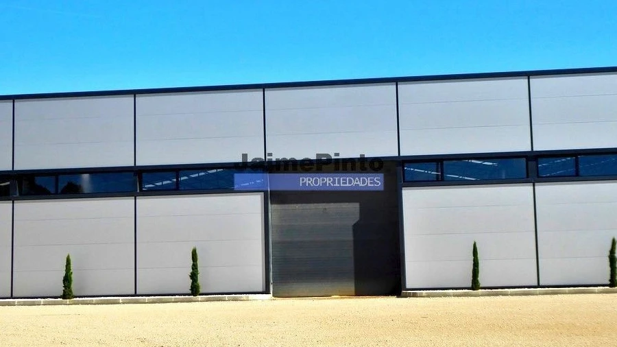 Armazém para Venda em Paramos