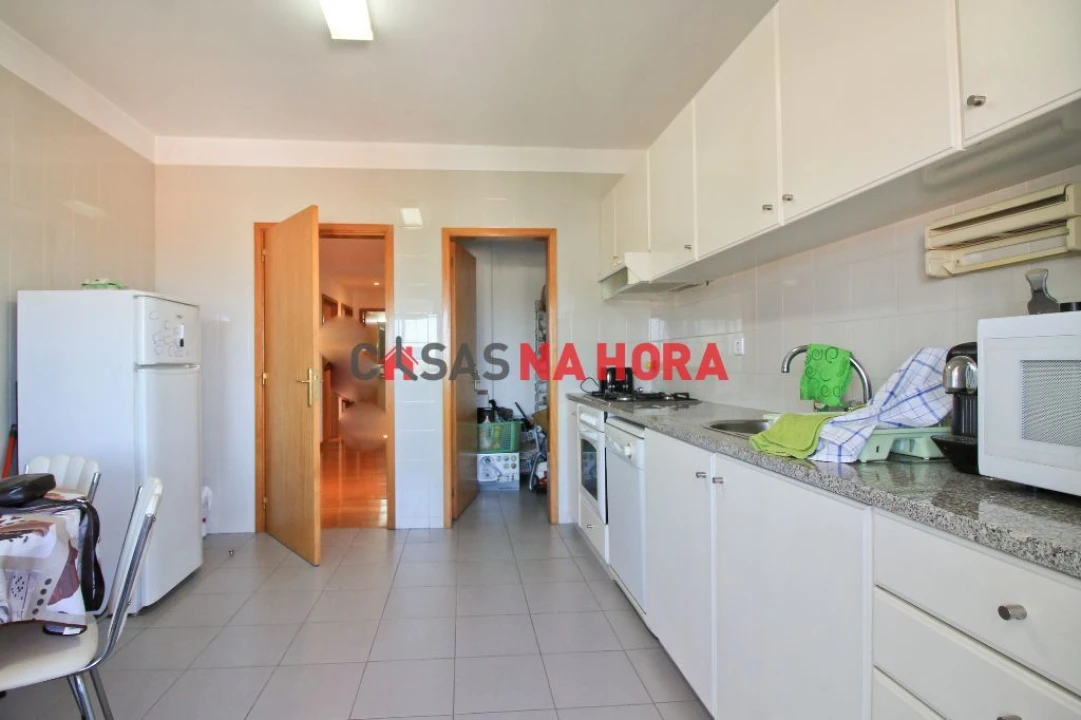 Apartamento T2 para Arrendamento em Milheiros Foto 2