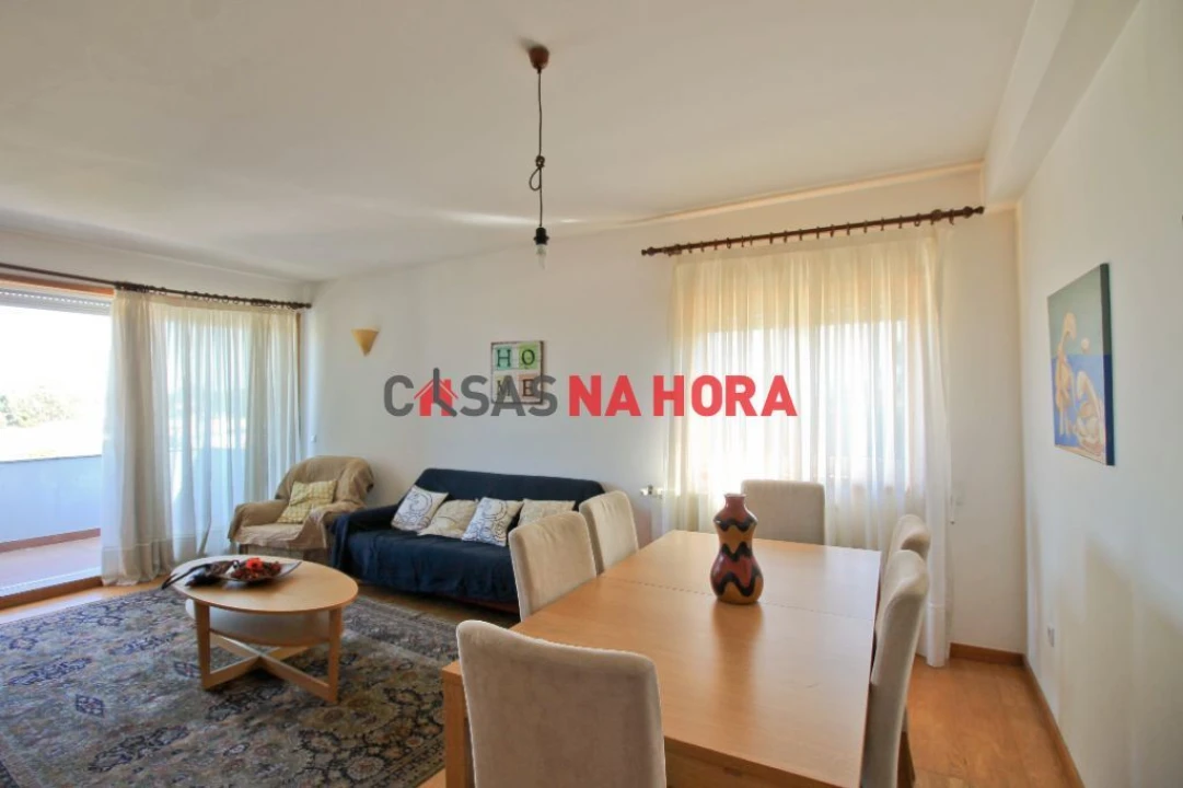 Apartamento T2 para Arrendamento em Milheiros Foto 4