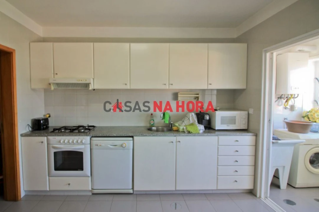 Apartamento T2 para Arrendamento em Milheiros Foto 9