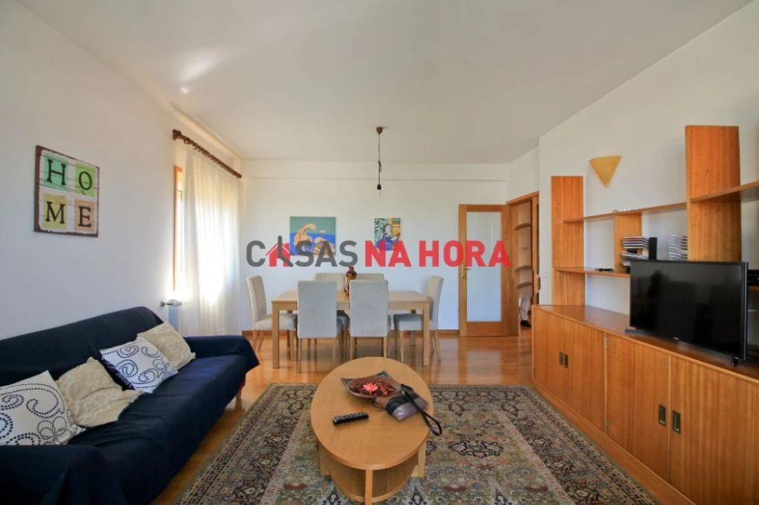 Apartamento T2 para Arrendamento em Milheiros Foto 11