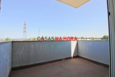 Apartamento T2 para Arrendamento em Milheiros
