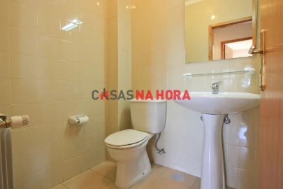Apartamento T2 para Arrendamento em Milheiros