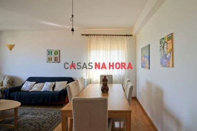 Apartamento T2 para Arrendamento em Milheiros