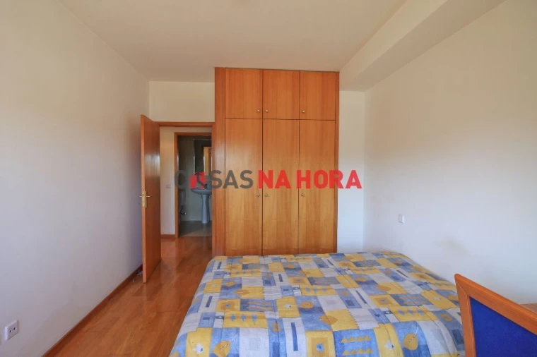 Apartamento T2 para Arrendamento em Milheiros Foto 8