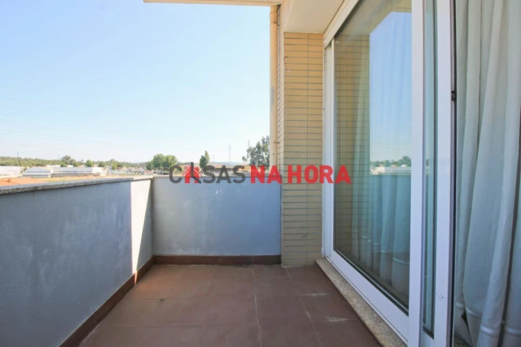 Apartamento T2 para Arrendamento em Milheiros Foto 10