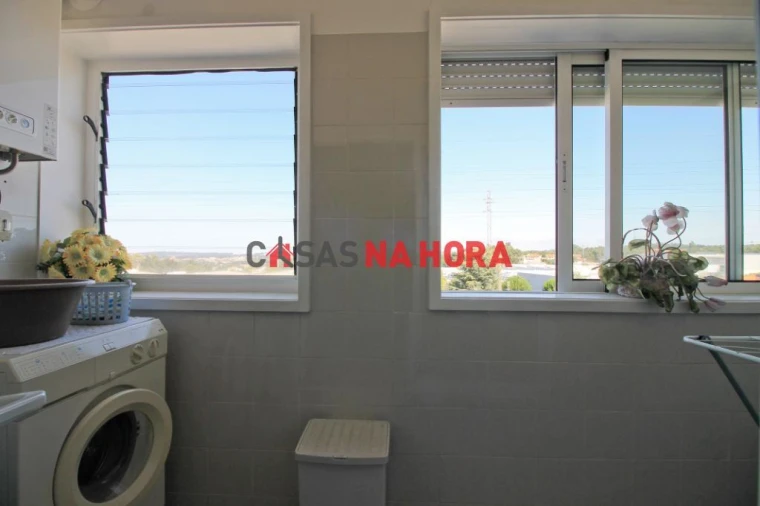 Apartamento T2 para Arrendamento em Milheiros Foto 14