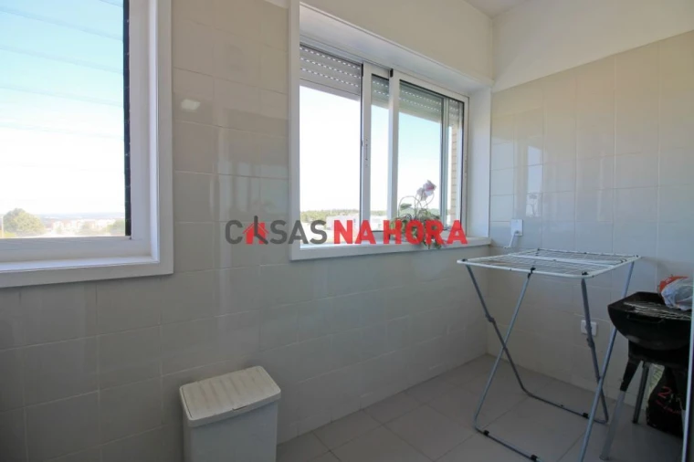 Apartamento T2 para Arrendamento em Milheiros Foto 15