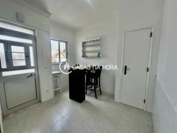 Moradia T1 para Arrendamento em Charneca de Caparica e Sobreda