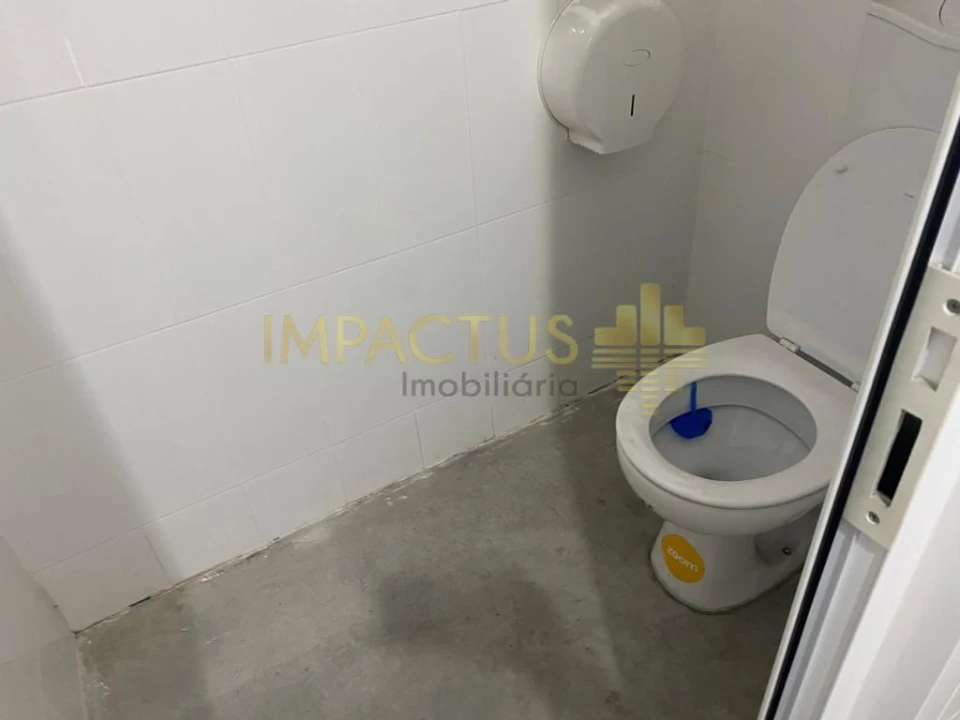 Loja para Arrendamento em Bougado (São Martinho e Santiago) Foto 9