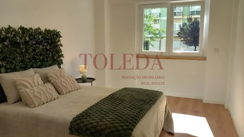 Apartamento T2 para Venda em Benfica