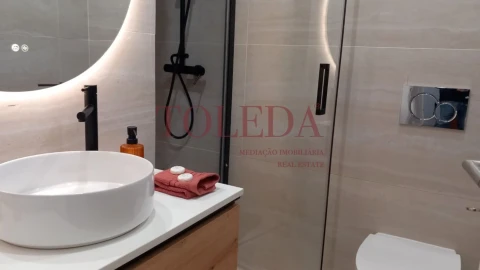 Apartamento T2 para Venda em Benfica
