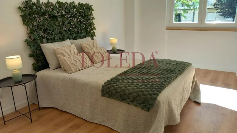 Apartamento T2 para Venda em Benfica Foto 8