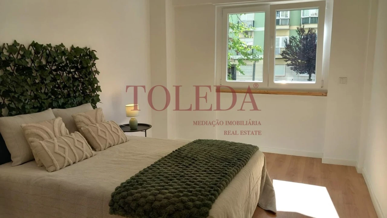 Apartamento T2 para Venda em Benfica Foto 9