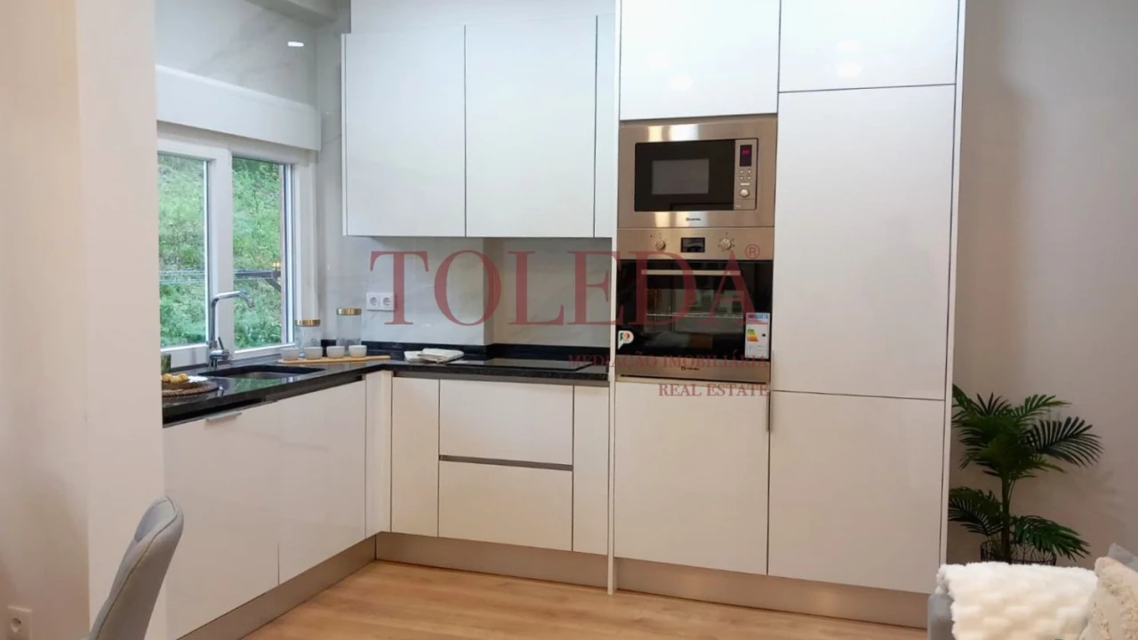Apartamento T2 para Venda em Benfica Foto 3